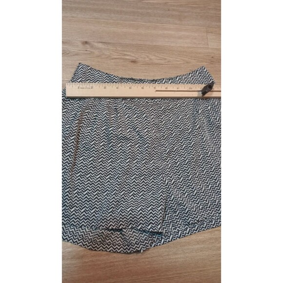 American Eagle Shorts Womens Small Zebra Print Satin Pull On Flowy Shorties S - Picture 10 of 15